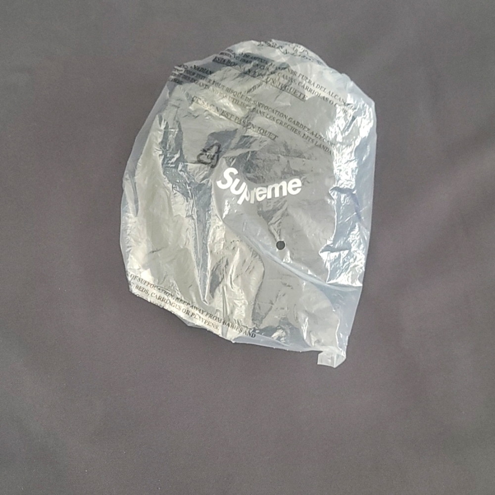 Sold🙏Supreme ripstop cam cap